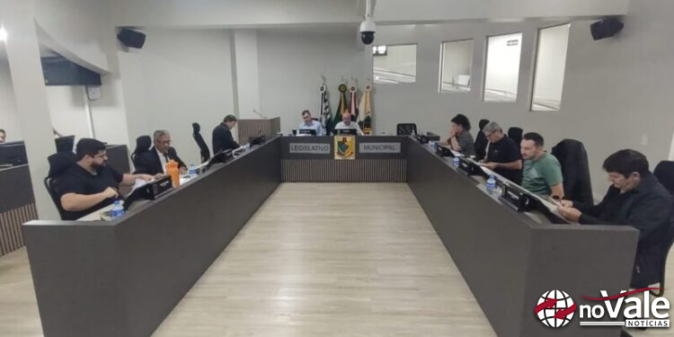 Câmara de Vereadores de Capinzal realiza sessão com entrega de duas moções de aplausos