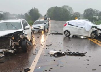 Três pessoas ficam feridas em grave acidente na BR-282 no Oeste
