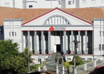 Criança de 10 anos está em estado crítico após acidente em escola da região