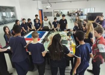 Estudantes de Capinzal vivenciam experiências inovadoras em visita à Escola Mercedes, em Joaçaba