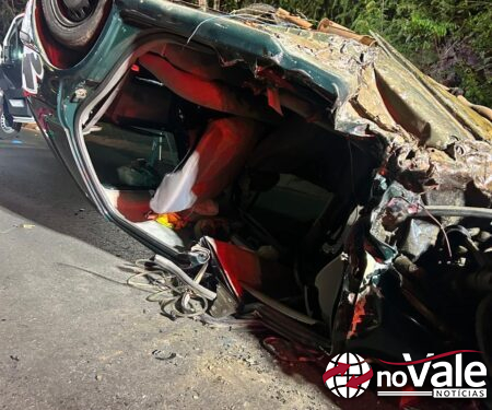 Condutor fica ferido após capotamento na BR-282