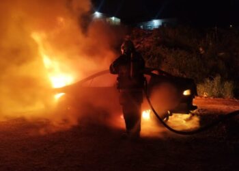 Incêndio destrói veículo na BR-470, em Campos Novos