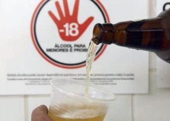 Presidente sanciona lei que aumenta pena para venda de bebidas alcoólicas a menores de idade