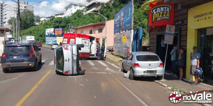 Colisão seguida de capotamento é registrada no Centro de cidade do Meio-Oeste