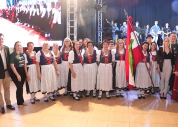 Piratuba: Grupos de dança de Piratuba estreiam novos trajes no 23° Festival de Dança da Terceira Idade