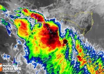 Frente Fria se aproxima da região, trazendo fortes chuvas e ventos