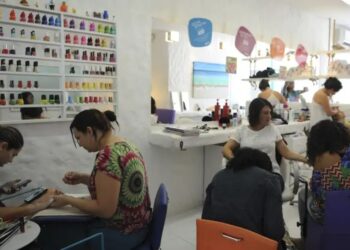 Anvisa proíbe duas substâncias utilizadas em unhas em gel