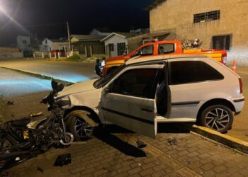 Motociclista fica ferido em colisão com carro em Campos Novos