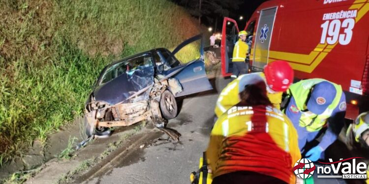 Colisão frontal deixa três pessoas feridas em Fraiburgo