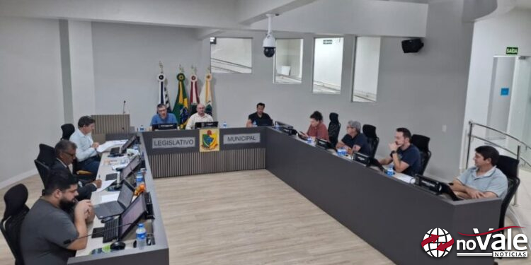 Vereadores de Capinzal aprovam aumento temporário no subsídio do prefeito para ajustar remuneração dos médicos