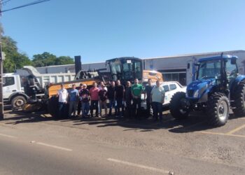 Administração de Capinzal entrega máquinas e veículos para reforçar setores da infraestrutura e agricultura