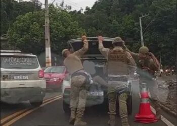 Polícia Militar prende capinzalense com drogas durante abordagem entre Ipira e Piratuba