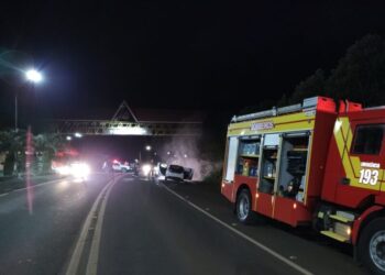 Fogo em carro mobiliza Corpo de Bombeiros na SC-355