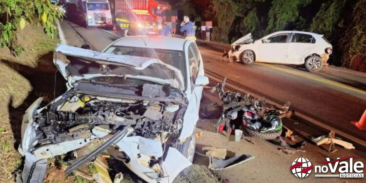 Dois jovens morrem e outros três ficam feridos em sequência de acidentes na BR-282