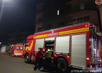 Bombeiros são acionados após forte cheiro de gasolina em prédio residencial em Videira