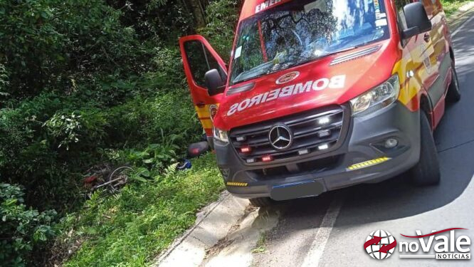 Motociclista de 18 anos fica ferido após queda na SC-390 em Peritiba