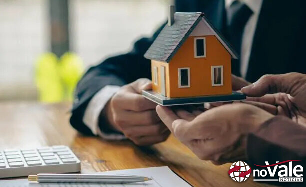 Capinzal entrega 50 matrículas de imóveis pelo REURB e amplia regularização fundiária no município