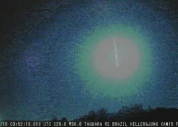 VÍDEO: Meteoro de grande intensidade provoca explosão luminosa na divisa entre RS e SC