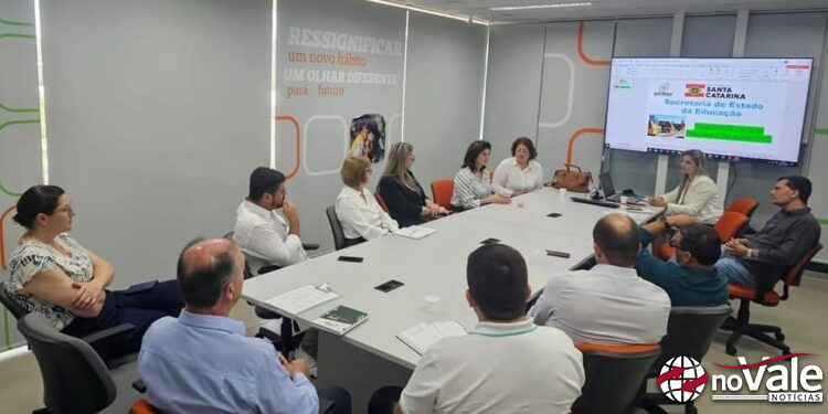 Prefeitos da AMMOC debatem avanços regionais e mudanças na educação catarinense