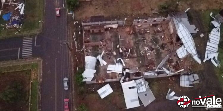 Forte temporal causa estragos em Xanxerê
