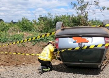 Mulher fica gravemente ferida após capotamento em Lebon Régis