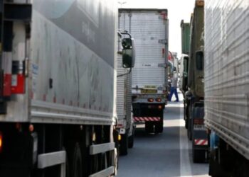 Desembargador e líder da categoria articulam paralisação nacional de caminhoneiros; entenda