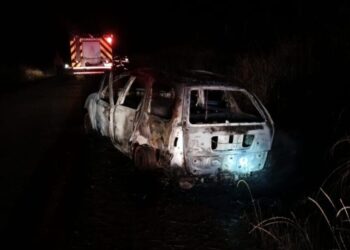 Incêndio destrói veículo no interior de Curitibanos