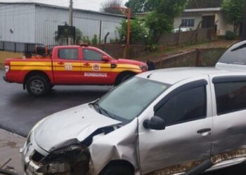 Mulher fica feria após colisão entre dois veículos em Campos Novos