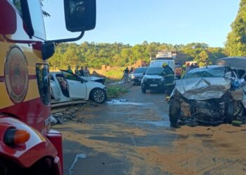 Homem morre e duas pessoas ficam feridas após colisão frontal na SC-135