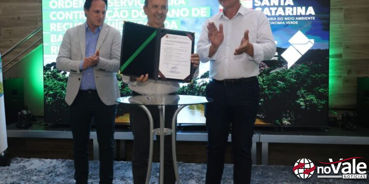 Estado assina ordem de serviço para elaboração do Plano de Recursos Hídricos da Bacia do Rio do Peixe