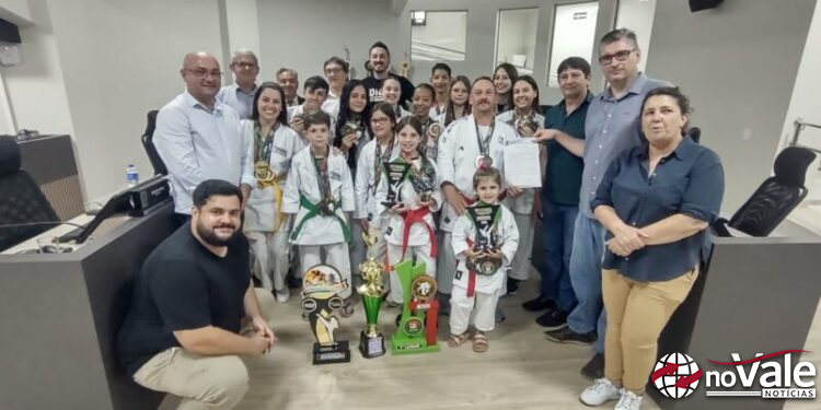 Câmara de Capinzal homenageia equipe de Karatê pelas conquistas alcançadas em 2025