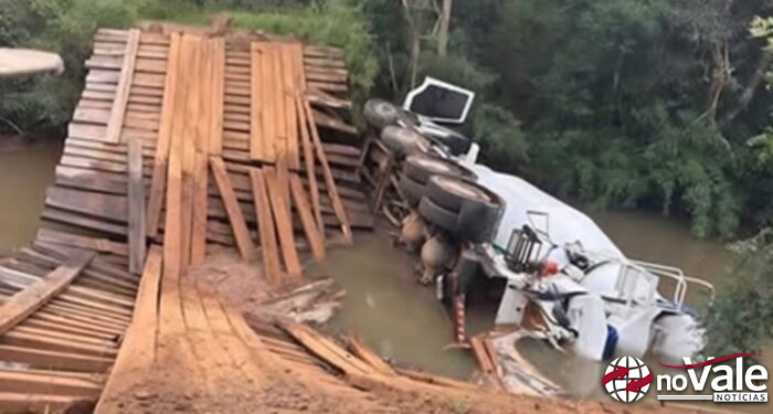 Caminhão betoneira despenca de ponte entre Caçador e Rio das Antas
