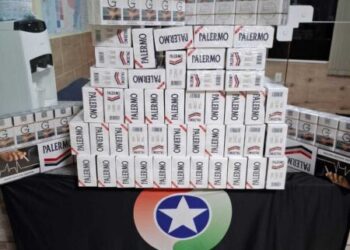 Passageiro é flagrado com mais de 500 maços de cigarros em ônibus na SC-155