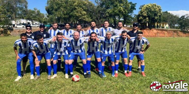 Copa Capinzal de Futebol define finalistas das Séries Prata e Ouro em tarde de grandes duelos