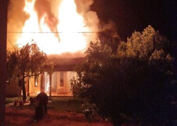Incêndio de grandes proporções destrói residência no interior de Concórdia