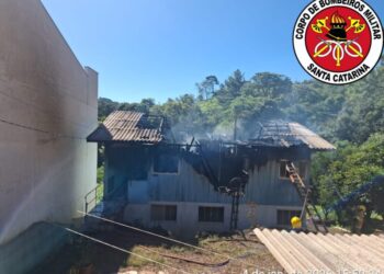 Incêndio atinge residência no bairro do soque em Tangará