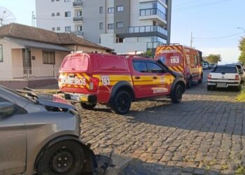 Colisão entre dois veículos deixa motorista ferido no Centro de Curitibanos