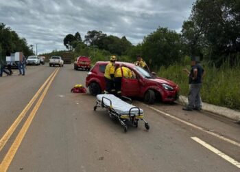 Saída de pista deixa jovem ferido na SC-120, em Curitibanos