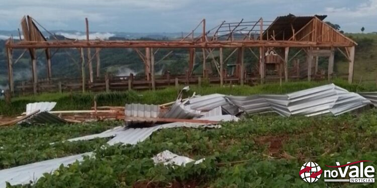 Temporal com granizo e vento forte causa estragos em Capinzal e Piratuba