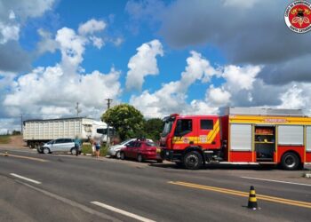 Acidente com três veículos deixa feridos na BR-470, em Campos Novos