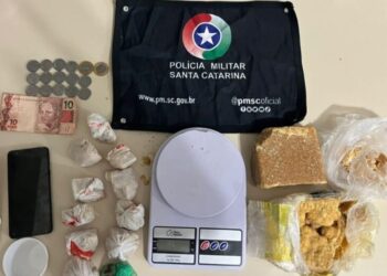 Polícia Militar apreende cerca de 1,4 kg de crack e prende três homens por tráfico em Fraiburgo