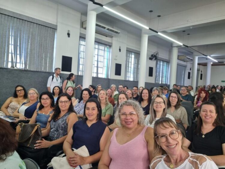 Gestores da CRE de Joaçaba participam de formação em Chapecó