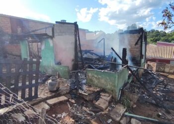 Incêndio destrói residência mista em Curitibanos