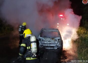 Incêndio em veículo é atendido pelo corpo de bombeiros em Videira