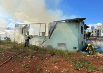 Incêndio de grandes proporções destrói residência em Xanxerê