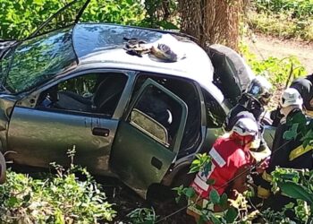 Saída de pista mobiliza Bombeiros Voluntários na BR-153