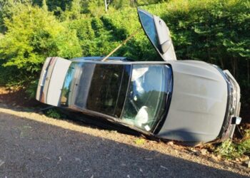 Capotamento na SC-453 deixa motorista ferido em Tangará