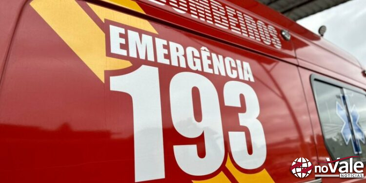 Caminhonete colide contra árvore no interior de Piratuba