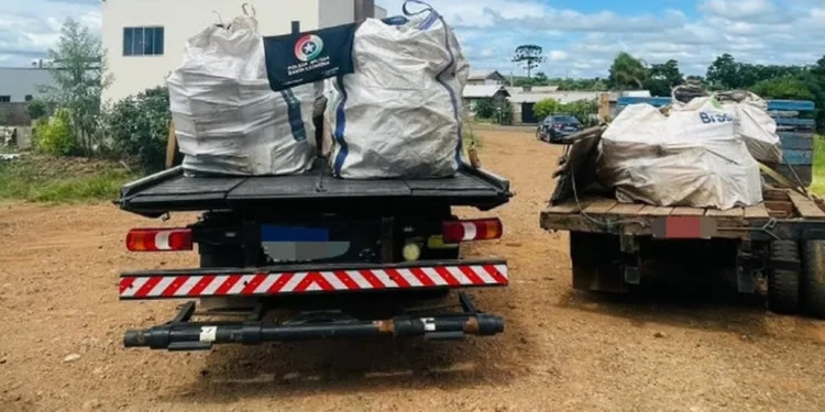 PM apreende cerca de oito toneladas de baterias contrabandeadas em SC