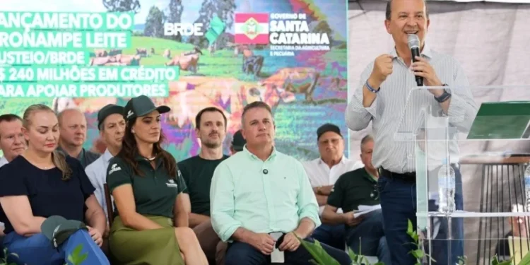 Governador anuncia R$ 240 milhões em crédito para produtores de leite